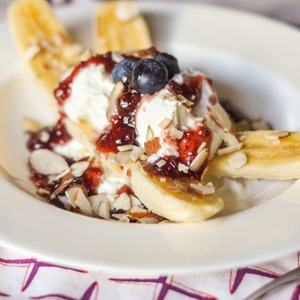 Recipe: Breakfast Banana Split with Yogurt and Jam