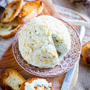 Recipe: Blue Cheese Ball with Dried Figs and Honey