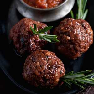 Rosmarin in Culo: Meatballs in Sun-Dried Tomato Ketchup