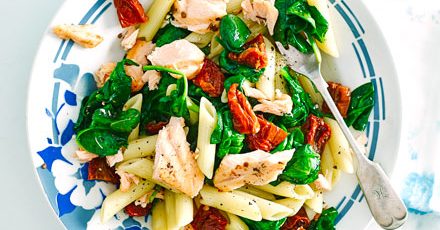 Salmon & spinach pasta