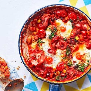 Saucy bean baked eggs