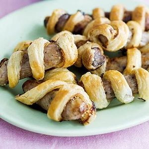 Sausage roll twists with tomato dip