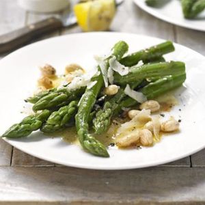 Sautéed asparagus, toasted almonds & Manchego cheese