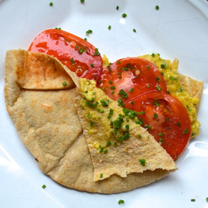 Scrambled Egg and Tomato Pita Recipe