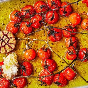 Slow-cooked vine tomatoes with garlic