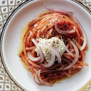 Spaghetti With Strawberry-Tomato Sauce