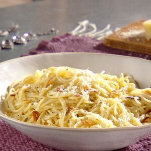 Spaghetti with Garlic Three Ways