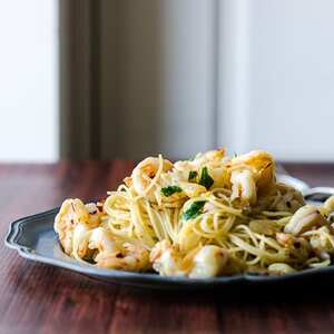 Speedy lunch with Garlic Prawn Pasta