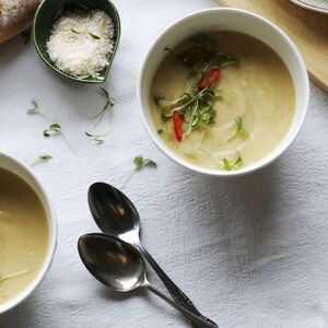 Spicy cauliflower soup