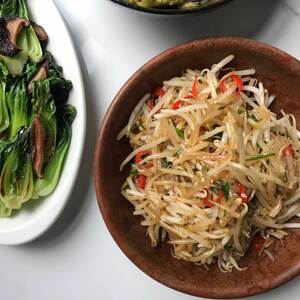 Stir-Fried Bean Sprouts (Taugeh Goreng)