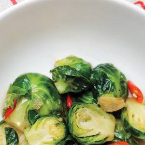 Stir-Fried Brussels Sprouts with Garlic and Chile