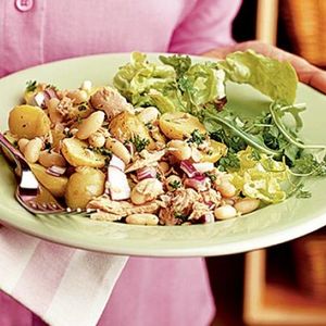 Storecupboard tuna bean salad