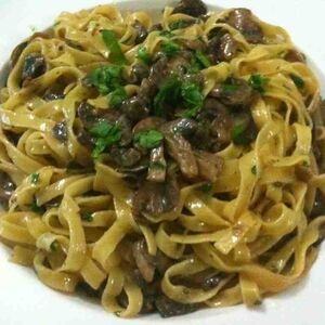 Tagliatelle ai funghi (pasta with mushrooms)