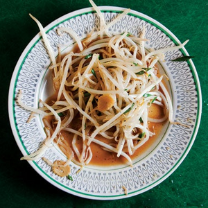 Tauge Goreng (Stir-Fried Bean Sprouts With Chinese Chives)