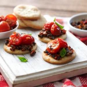 Tomato confit canapés