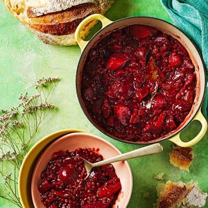 Vegan beetroot bourguignon