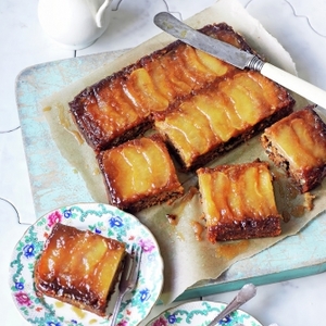 Vegan toffee apple upside-down cake