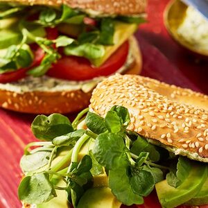 Veggie BLT (bagel, lettuce & tomato)