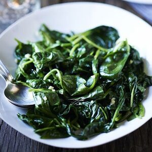 Wilted spinach with nutmeg & garlic