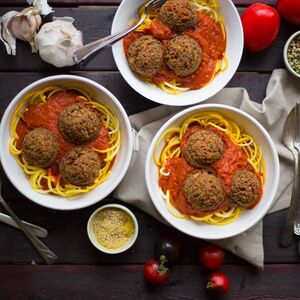 ZUCCHINI NOODLES WITH SPICY LENTIL BALLS