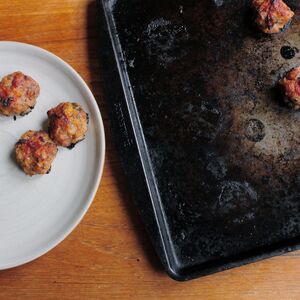 tomato-glazed cocktail meatballs with bacon